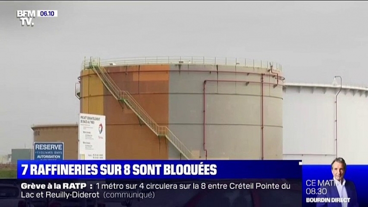 Nhân viên 7 nhà máy lọc dầu của Pháp đình công nhan vien 7 nha may loc dau cua phap dinh cong