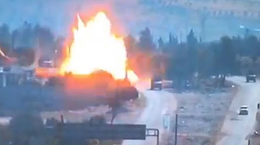 Syria: Xe bọc thép Nga trúng tên lửa ở Idlib