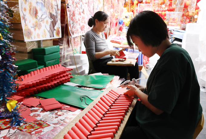 Chợ hoa phố cổ nhộn nhịp trước Tết