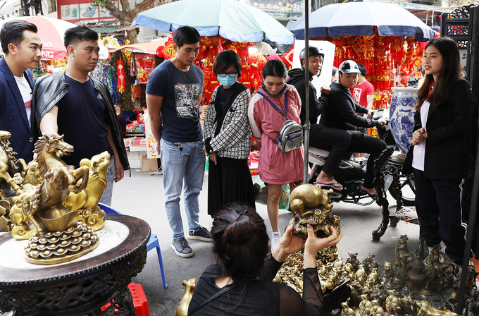 Chợ hoa phố cổ nhộn nhịp trước Tết
