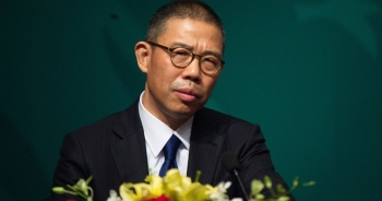 "Sói cô độc" thành "tân vương" ngôi vị giàu nhất châu Á