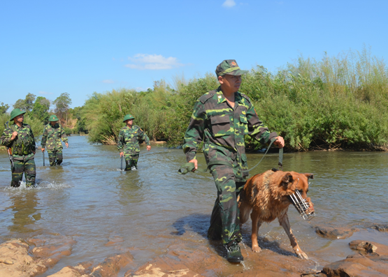 Gồng mình chống dịch trên "tuyến lửa"