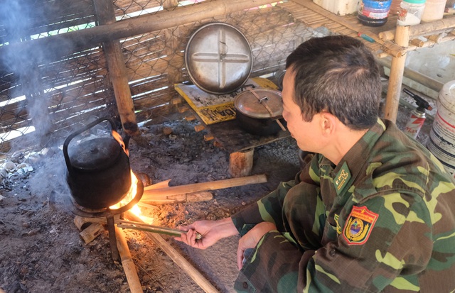 Dầm mình trong giá rét âm độ, lính biên phòng xuân này con không về - 4