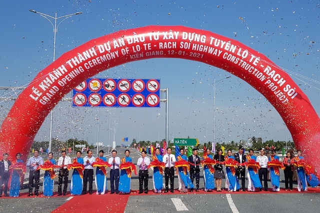 Khánh thành cao tốc Cần Thơ đi Kiên Giang, xe vi vu 100 km/h - 1