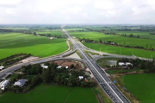 Khánh thành cao tốc Cần Thơ đi Kiên Giang, xe vi vu 100 km/h - 2