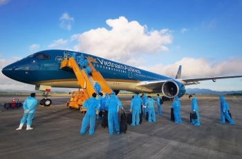 Tạm dừng cấp phép chuyến bay từ Anh, Nam Phi