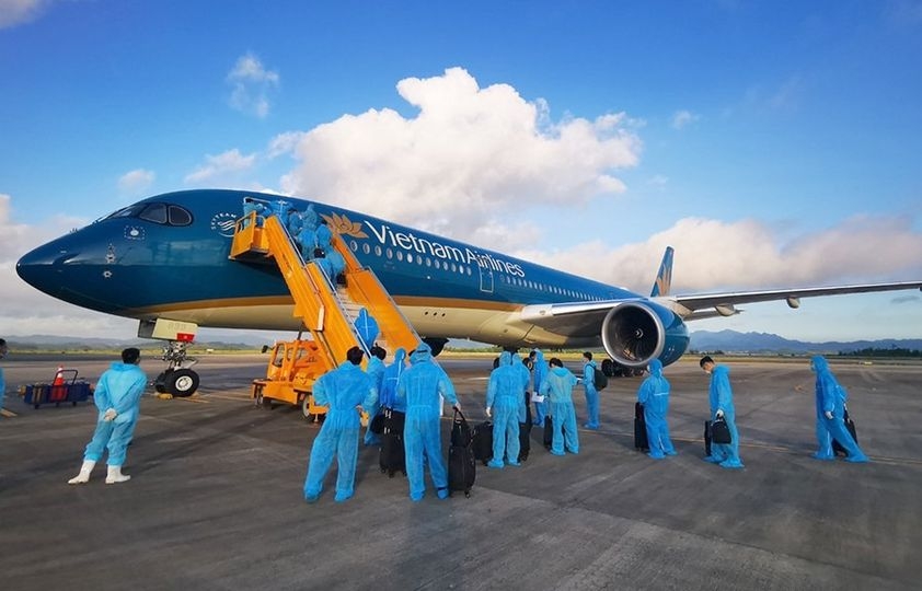 Tạm dừng cấp phép chuyến bay từ Anh, Nam Phi