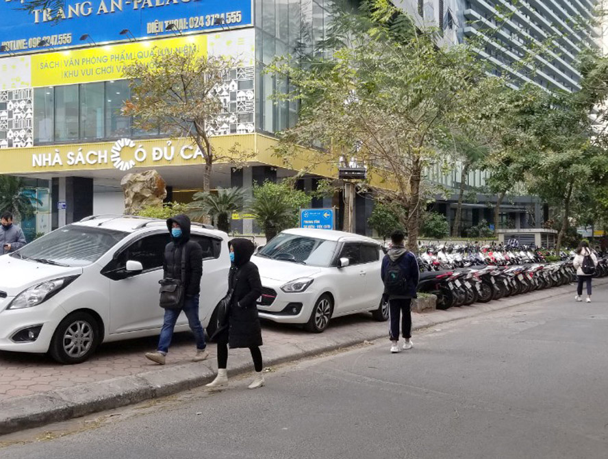 Quyết liệt chấn chỉnh việc lấn chiếm hè đường