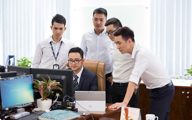 Các chuyên gia HSC hướng dẫn nhà đầu tư giao dịch chứng quyền