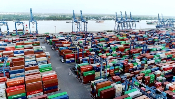 Nhà nước có thể cho doanh nghiệp đấu thầu giải quyết số container vô chủ thay vì lập hội đồng cơ quan nhà nước để giải quyết.