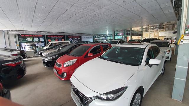 Xe mới hết giảm thuế, ô tô lướt cháy hàng, giá tăng mạnh - 4