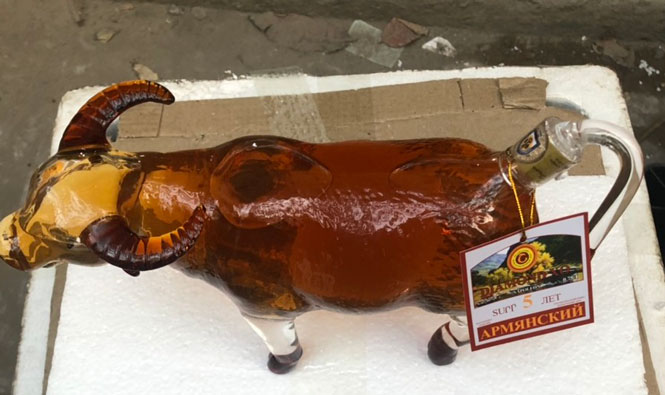Bắt giữ vụ sang chiết rượu lớn tại Hà Nội