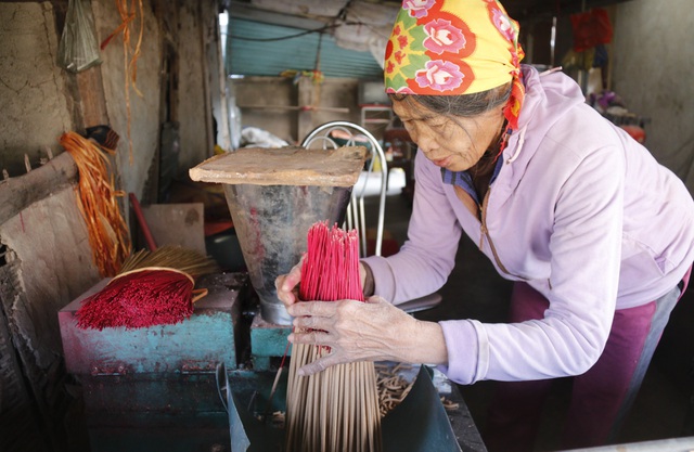 Làng hương Báo Ân tất bật vào vụ Tết