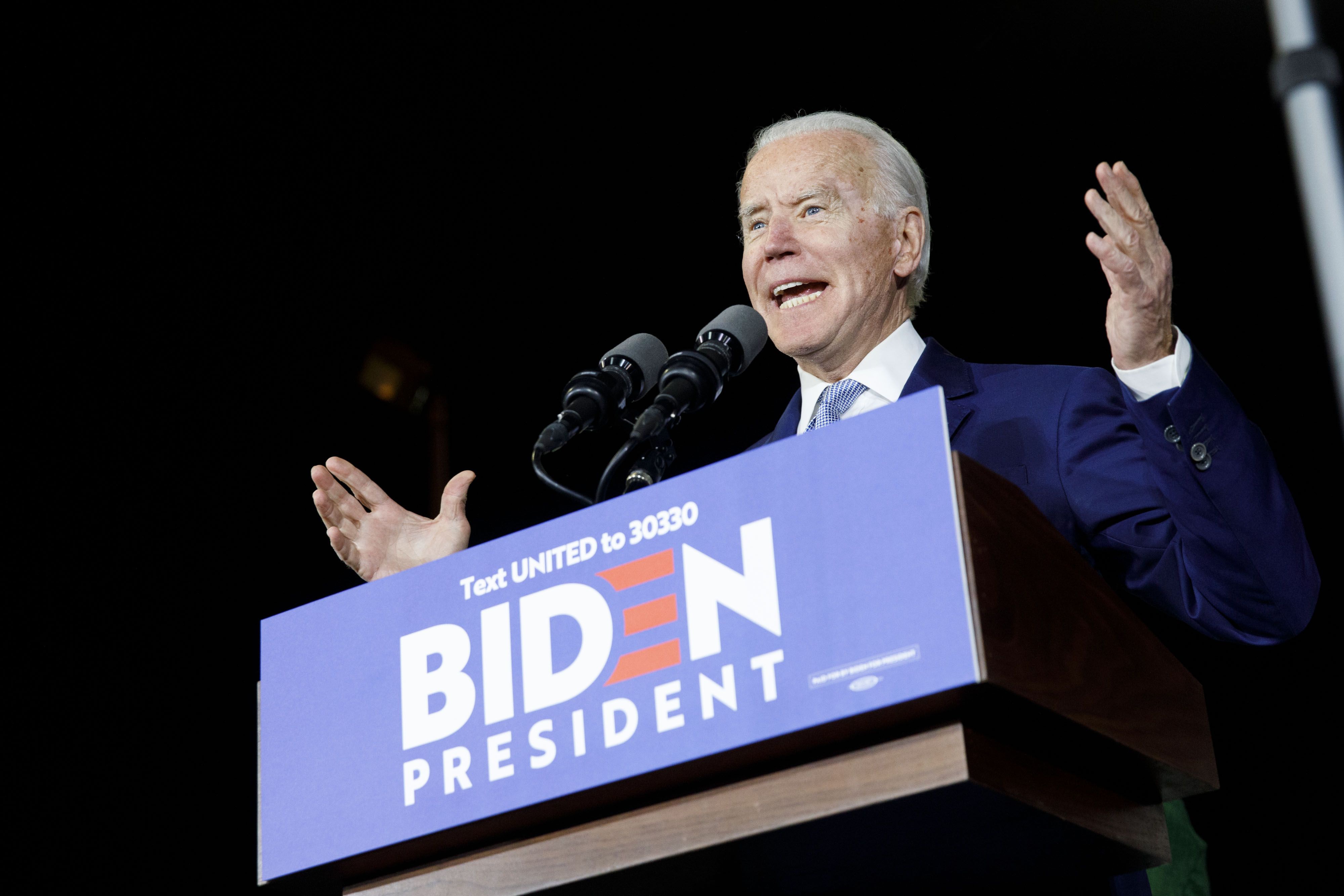 So găng chính sách kinh tế của ông Trump và ông Biden - 1