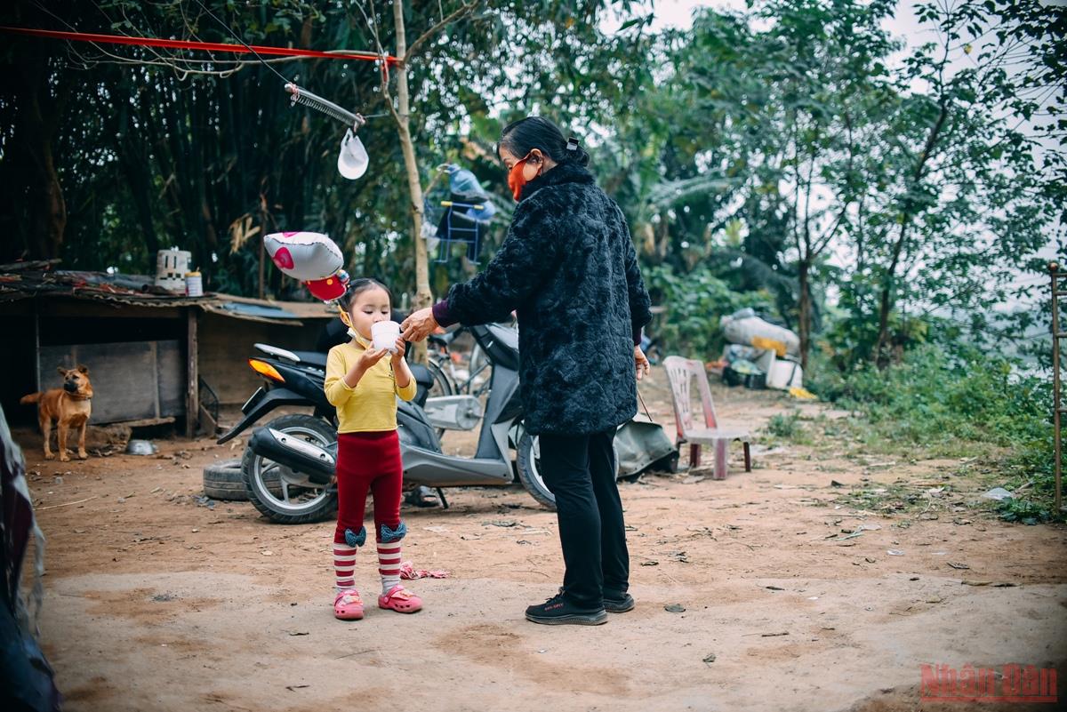 Những ngày cận Tết ở “xóm nhà phao”