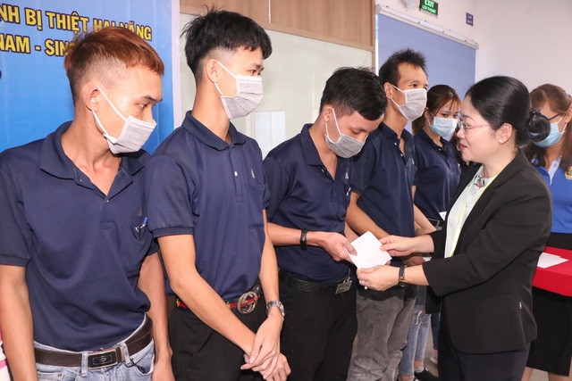 Vận động công nhân có quê thuộc vùng dịch ở lại Bình Dương đón Tết - 2