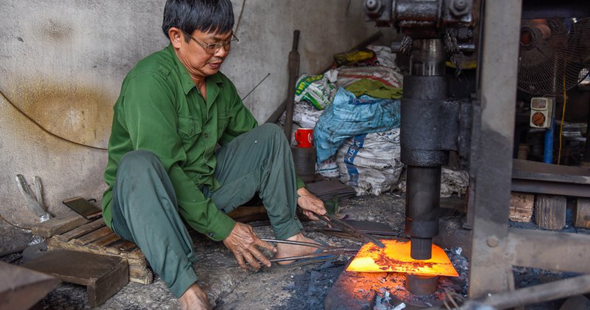 Cận Tết, làng rèn "đỏ lửa" xuyên đêm