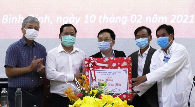Bác sĩ xác định không nghỉ Tết - 1