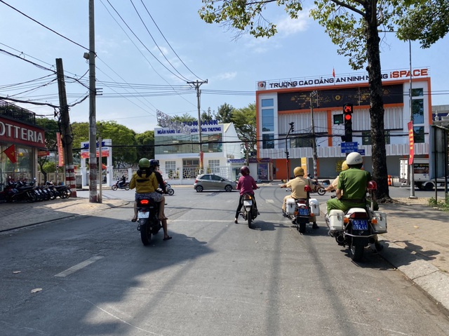 TPHCM an nhàn ngày làm việc đầu năm Tân Sửu - 6