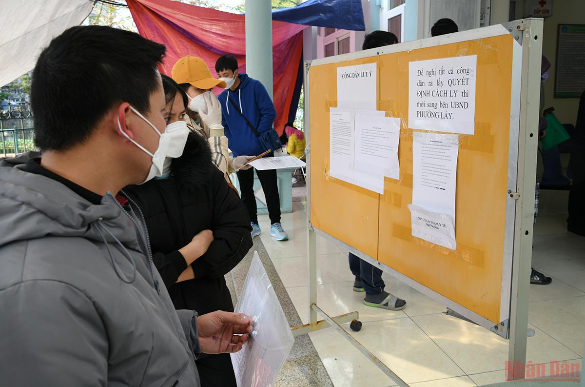 Hà Nội: Bất cập F0 xếp hàng đến xác nhận âm tính, dương tính. -0