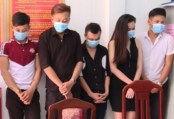 Bảy người phê ma túy trong quán karaoke