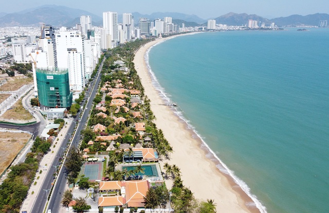 Lại nóng chuyện di dời các nhà hàng chắn biển Nha Trang - 1