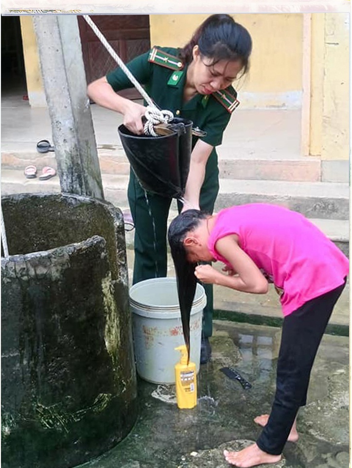 Người mẹ biên phòng của những đứa trẻ tộc người ngủ ngồi Đan Lai - 9