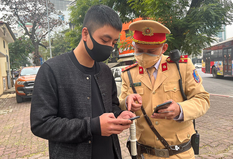 Ngày đầu nộp phạt trực tuyến lĩnh vực vi phạm giao thông: Tạo tiện lợi cho người dân