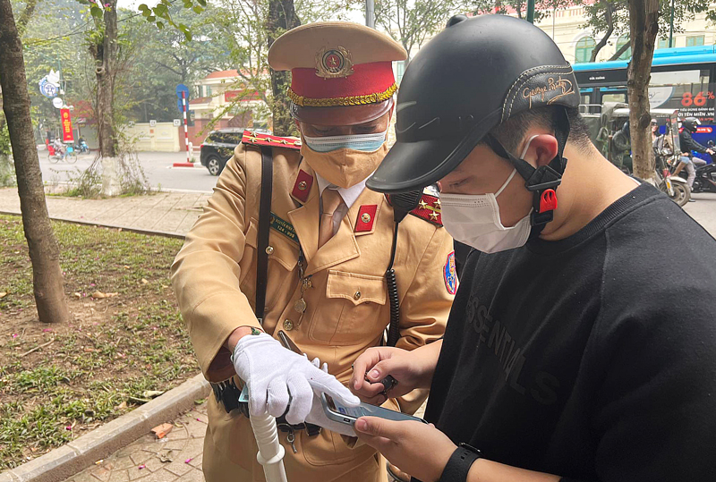 Ngày đầu nộp phạt trực tuyến lĩnh vực vi phạm giao thông: Tạo tiện lợi cho người dân