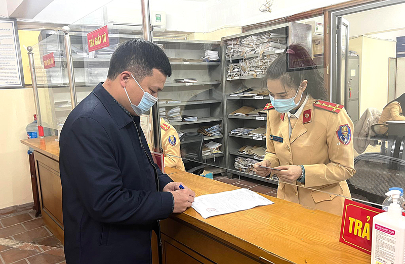 Ngày đầu nộp phạt trực tuyến lĩnh vực vi phạm giao thông: Tạo tiện lợi cho người dân