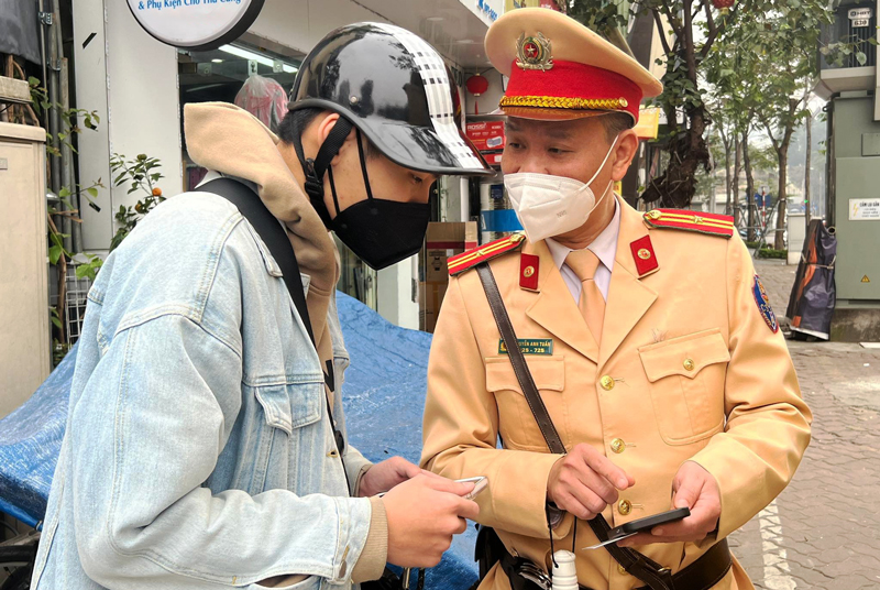 Ngày đầu nộp phạt trực tuyến lĩnh vực vi phạm giao thông: Tạo tiện lợi cho người dân