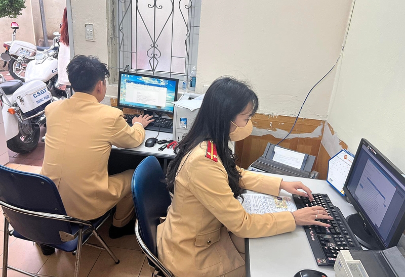 Ngày đầu nộp phạt trực tuyến lĩnh vực vi phạm giao thông: Tạo tiện lợi cho người dân
