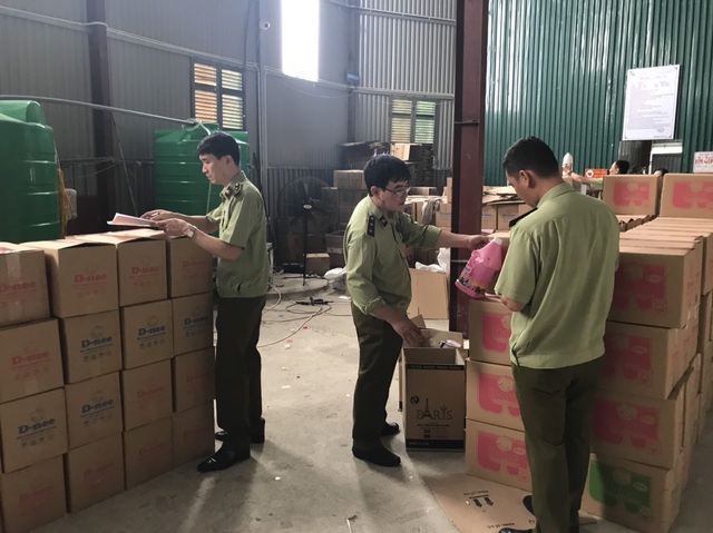Phát lộ xưởng sản xuất nước giặt xả ngoại mang công nghệ... xô chậu - 6