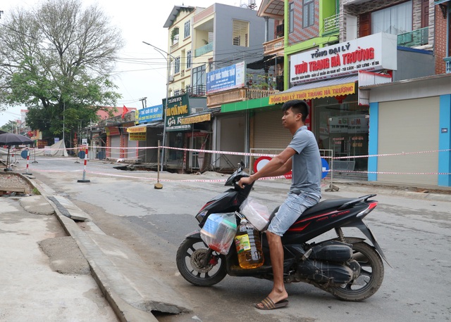 Người dân lo lắng, mong muốn chính quyền sớm giải quyết hố tử thần - 4