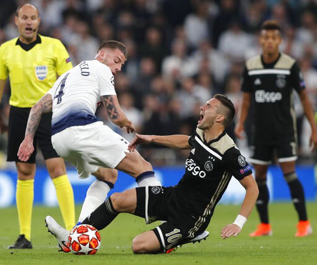 nhin lai chien thang ngot ngao cua ajax tren san tottenham