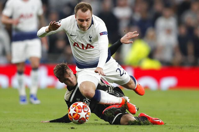 nhin lai chien thang ngot ngao cua ajax tren san tottenham