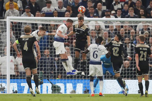 nhin lai chien thang ngot ngao cua ajax tren san tottenham