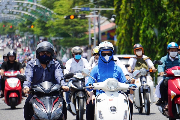 Bắc Bộ nắng nóng, Nam Bộ mưa dông