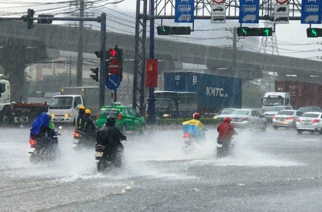 Áp thấp nhiệt đới suy yếu, Trung Bộ, Tây Nguyên và miền Đông Nam Bộ mưa lớn