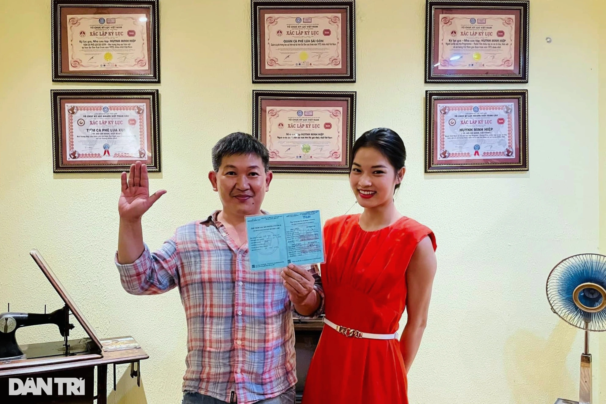 Quán cà phê ở TPHCM thành nơi trưng bày hiện vật chống dịch, BV dã chiến - 16