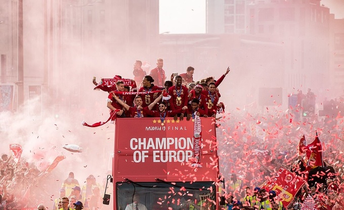 bien nguoi ruoc cup cung liverpool