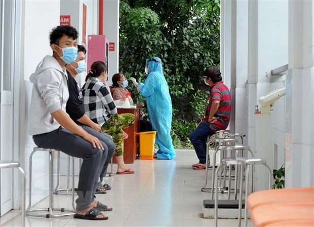 Thêm nhiều tỉnh yêu cầu người về từ vùng giãn cách phải cách ly và tự trả phí