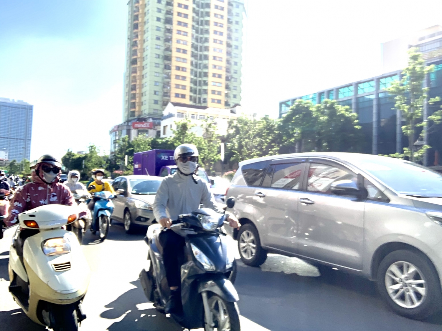 Đồng bằng Bắc Bộ nắng nóng, vùng núi mưa dông