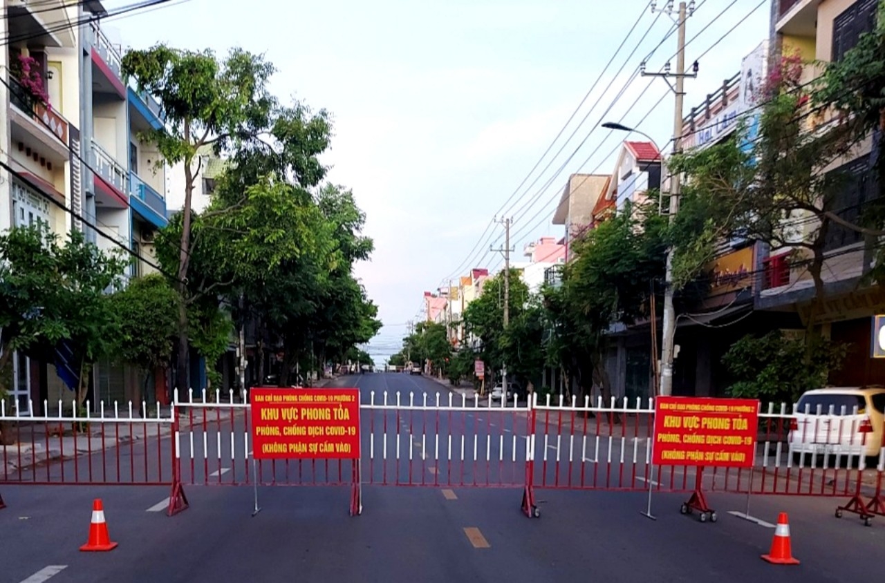 Thêm nhiều địa phương giãn cách xã hội theo Chỉ thị 15