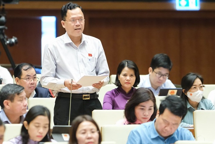 "Thu nhập thấp bào mòn liêm sỉ của cán bộ, công chức"