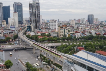 Cận cảnh đoàn tàu chạy thử toàn tuyến phần trên cao Metro Nhổn - ga Hà Nội