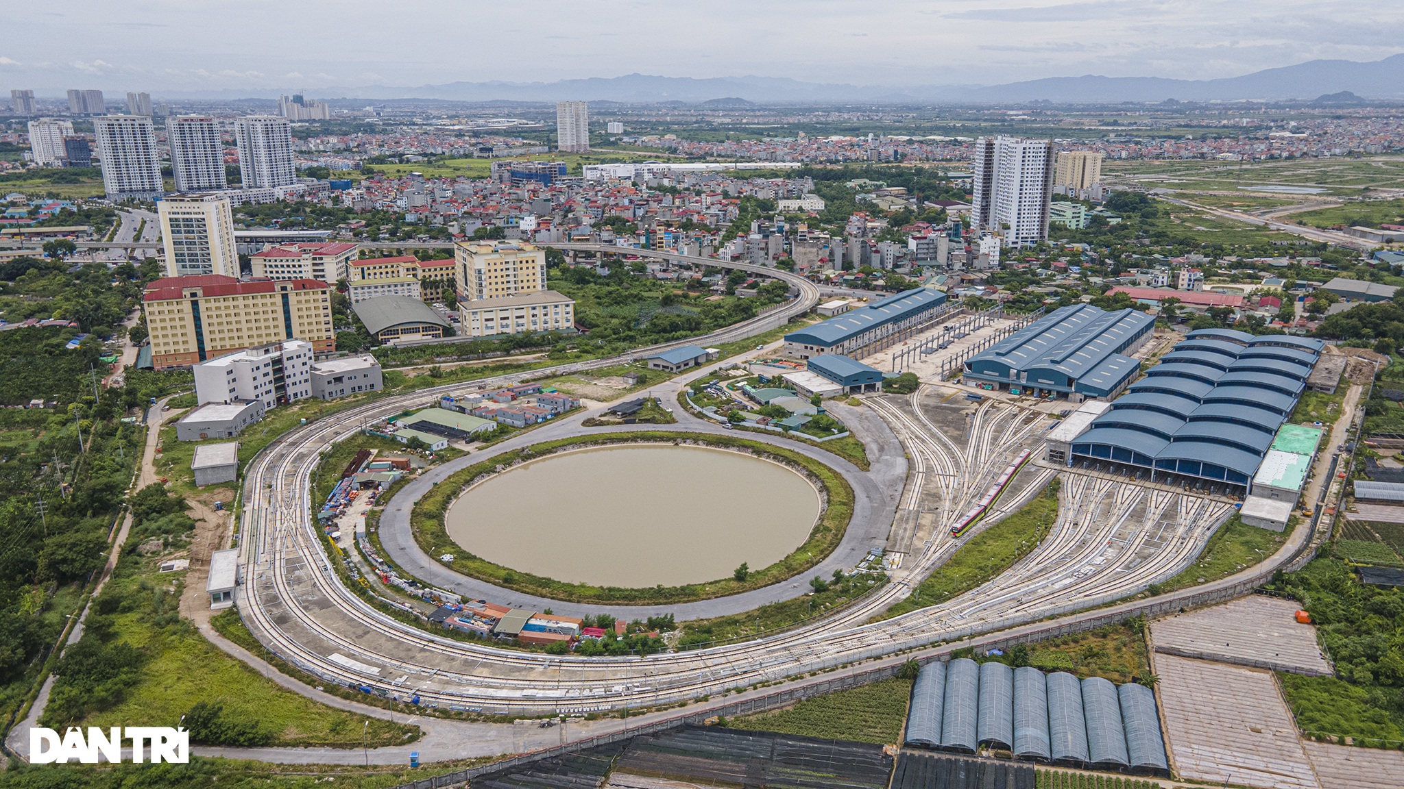 Cận cảnh đoàn tàu chạy thử toàn tuyến phần trên cao Metro Nhổn - ga Hà Nội - 1