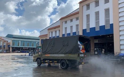 TP HCM: Phong tỏa thêm chợ, tăng cường hàng hóa vào siêu thị