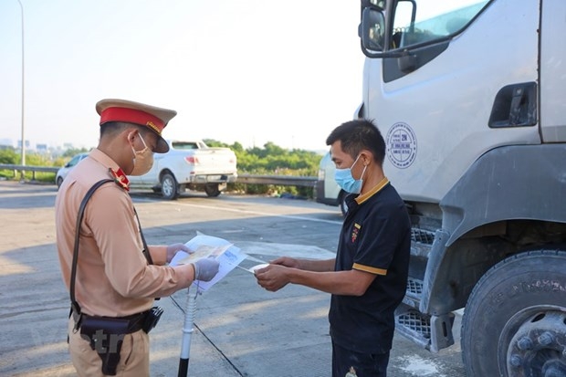 Miễn kiểm giấy xét nghiệm Covid-19 lái xe vận chuyển hàng hóa nội vùng 19 tỉnh phía Nam