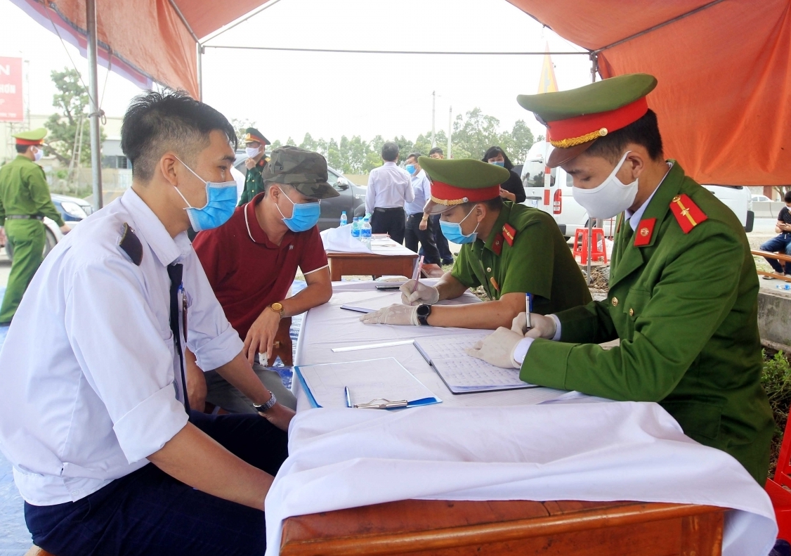 Hải Phòng, Hải Dương siết chặt quản lý người vào tỉnh, dừng kinh doanh ăn uống tại chỗ